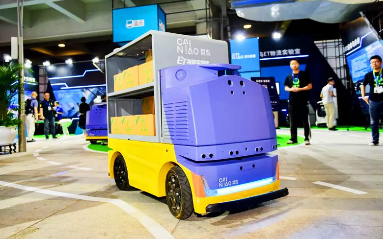 Робот G Plus от Alibaba может доставлять посылки со скоростью 9 миль в час с повышенной выносливостью