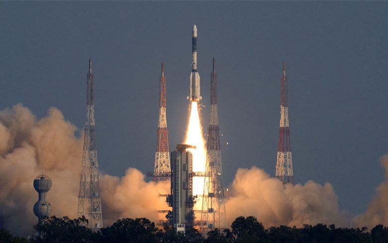 Трое индийцев проведут неделю в космосе за рупии.  Миссия ISRO Gaganyaan за 10 000 крон